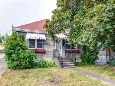 135 Vachon Avenue, Vanier And Kingsview Park, On K1l 5s7