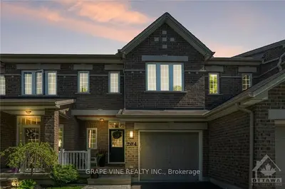 204 BOOKTON Place, Blossom Park - Airport and Area, ON K1V 2H3