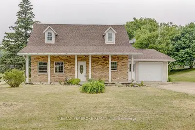 38 ROBERTSON Drive, Whitewater Region, ON K0J 1C0