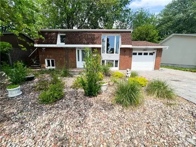 1065 CADBORO Road, Cyrville - Carson Grove - Pineview, ON K1J 8C8