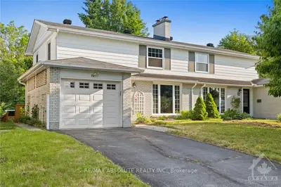 34 Lindhurst Crescent, South Of Baseline To Knoxdale, On K2g 0t7