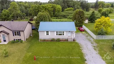11 Minto Street, Whitewater Region, On K0j 1c0