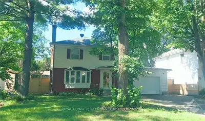 755 EASTBOURNE Avenue, Manor Park - Cardinal Glen and Area, ON K1K 0H8