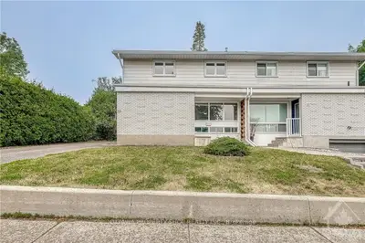55 CHESTERTON Drive, Cityview - Parkwoods Hills - Rideau Shore, ON K2E 5T3