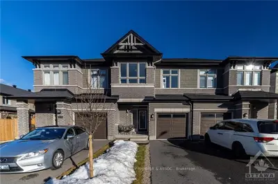 311 Dolce Crescent, Blossom Park - Airport And Area, On K1x 0b5