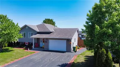 22 WINFIELD Street, Petawawa, ON K8H 0A2
