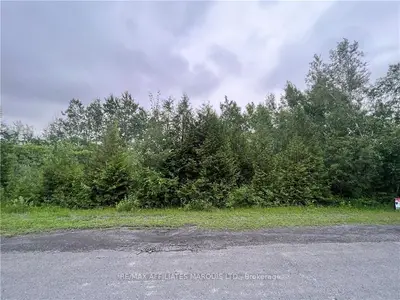 LOT LAKESIDE Drive 1, South Glengarry, ON K0C 1Z0