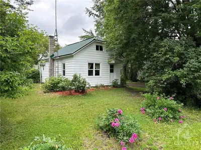 11022 GILMOUR Road, South Dundas, ON K0E 1C0