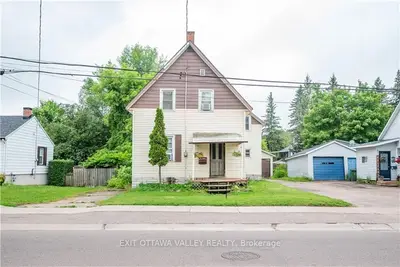 1126 PEMBROKE Street W, Pembroke, ON K8A 5R5