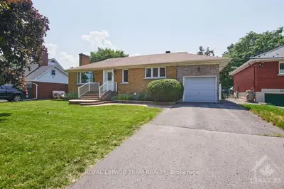 840 DENISON Crescent, McKellar Heights - Glabar Park and Area, ON K2A 2N5