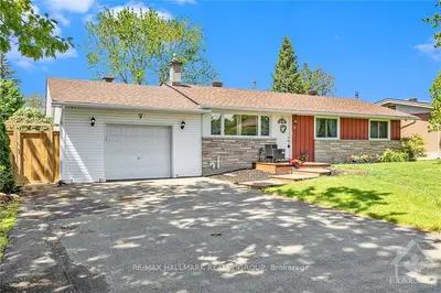 9 EDGEBROOK Road, Bells Corners and South to Fallowfield, ON K2H 6C2