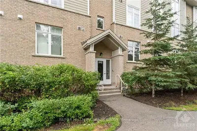 845 BLACKCOMB A, Elmvale Acres and Area, ON K1G 4E4