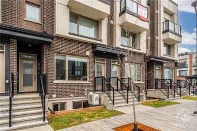 808 KINIW, Manor Park - Cardinal Glen and Area, ON K1K 5A3