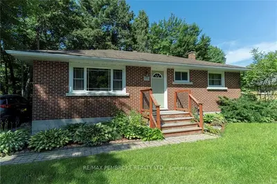 12 KRAMER Avenue, Petawawa, ON K8H 2A2