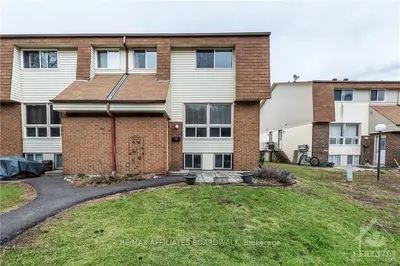 18 Forester Crescent D, Bells Corners And South To Fallowfield, On K2h 8x9