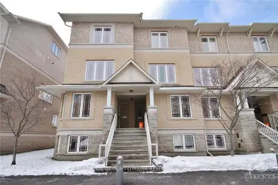 261 PASEO, South of Baseline to Knoxdale, ON K2G 3J5