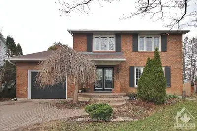 1319 FERNWOOD Drive, Hunt Club - South Keys and Area, ON K1V 7J8