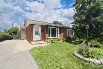 306 DALEHURST Street, Tanglewood - Grenfell Glen - Pineglen, ON K2G 4E4