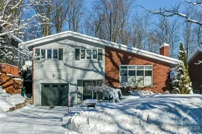 1063 Cromwell Drive, Billings Bridge - Riverside Park And Area, On K1v 6k3