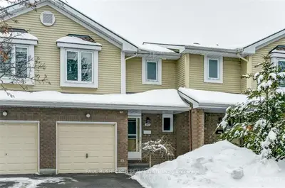 340 VALADE Crescent, Orleans - Cumberland and Area, ON K4A 2X1