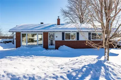 38 GLENMANOR Drive, Meadowlands - Crestview and Area, ON K2G 3G1