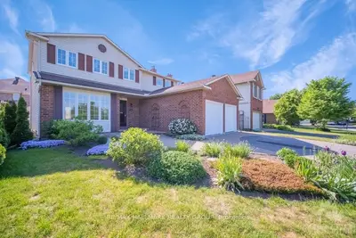 1076 CHABLIS Park, Orleans - Convent Glen and Area, ON K1C 2T6