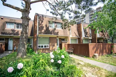 2933 FAIRLEA Crescent, Hunt Club - South Keys and Area, ON K1V 9N2