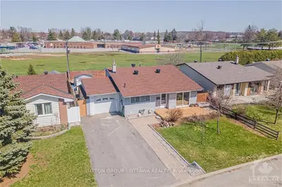 492 TISDALE Crescent, Beacon Hill North - South and Area, ON K1J 7A6