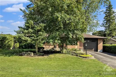 10 EDGEBROOK Road, Bells Corners and South to Fallowfield, ON K2H 6C3