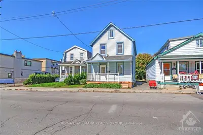 255 MONTFORT Street, Vanier and Kingsview Park, ON K1L 5P1