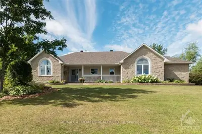 32 TUDOR Circle, Rideau Lakes, ON K0G 1L0