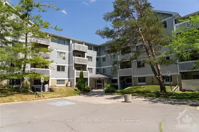 216 VIEWMOUNT Drive 202, Cityview - Parkwoods Hills - Rideau Shore, ON K2E 7X4