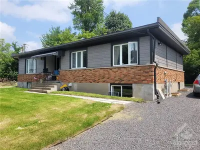 1359 GOSSET Street B, Cyrville - Carson Grove - Pineview, ON K1B 3P6