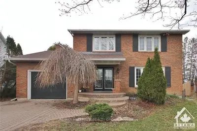 1319 FERNWOOD Drive, Hunt Club - South Keys and Area, ON K1V 7J8