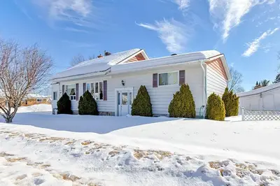 17 MARY Street, Petawawa, ON K8H 1R8