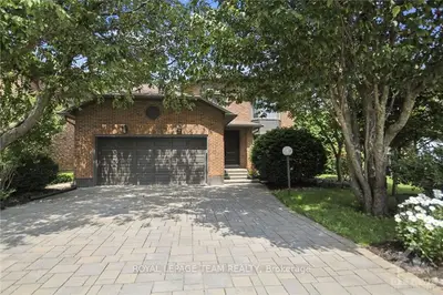 10 JARLAN Terrace, Kanata, ON K2L 3L6