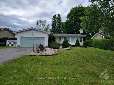 36 QUINPOOL Crescent, Bells Corners and South to Fallowfield, ON K2H 6J1