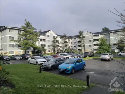 218 VIEWMOUNT Drive 407, Cityview - Parkwoods Hills - Rideau Shore, ON K2E 7X5