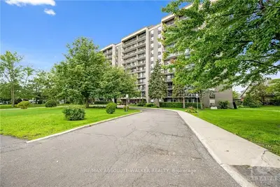 2400 VIRGINIA Drive 101, Alta Vista and Area, ON K1H 8L3