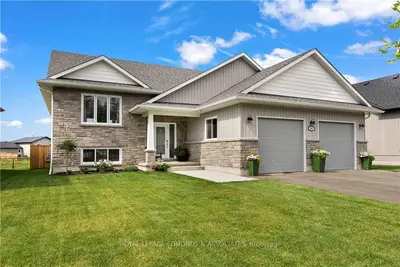 140 CHAD Street, Petawawa, ON K8H 0G8