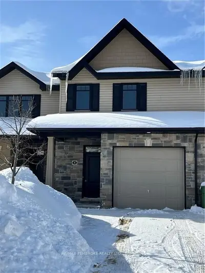 8 MCNAMARA Street, Petawawa, ON K8H 0C4