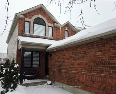 32 WHITESTONE Drive, Carlington - Central Park, ON K2C 4A9
