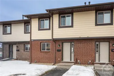54 MEDHURST Drive B, Tanglewood - Grenfell Glen - Pineglen, ON K2G 4V2