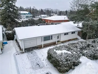 19 ELTERWATER Avenue, Crystal Bay - Rocky Point - Bayshore, ON K2H 5J1