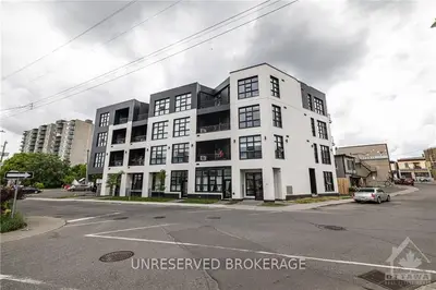 101 PINHEY Street 301, West Centre Town, ON K1Y 1T7