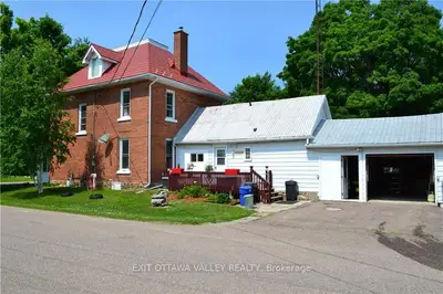 7 LITTLE Street, Whitewater Region, ON K0J 1C0