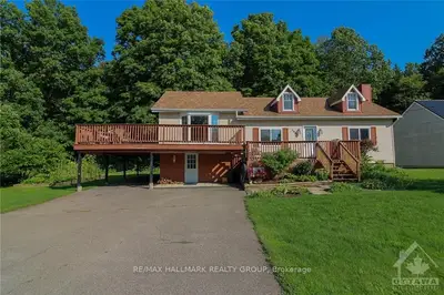 1695 COUNTY ROAD 2 Road, Front of Yonge, ON K0E 1R0