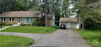 3052 UPPER OTTERSON Place, Billings Bridge - Riverside Park and Area, ON K1V 7B6