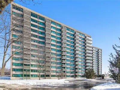 555 BRITTANY Drive 208, Manor Park - Cardinal Glen and Area, ON K1K 4C5