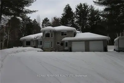 8 STEFFEN Street, Petawawa, ON K8H 3L8